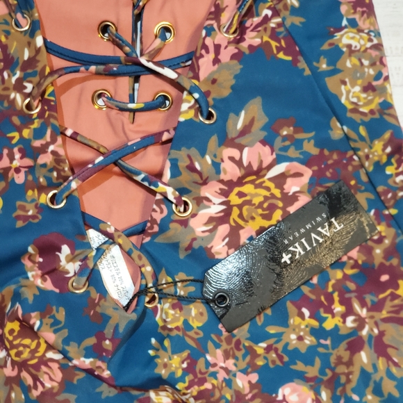 Tavik Monohan one piece - Picture 6 of 14